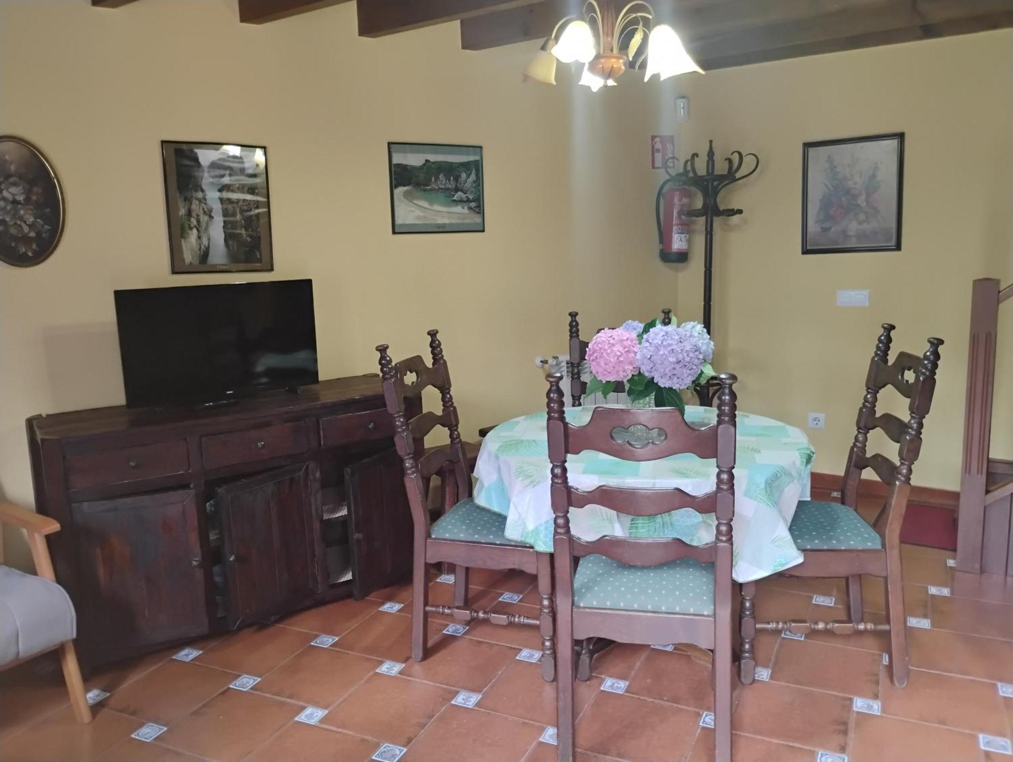 Casa Rural Casa Azul Villahormes ภายนอก รูปภาพ